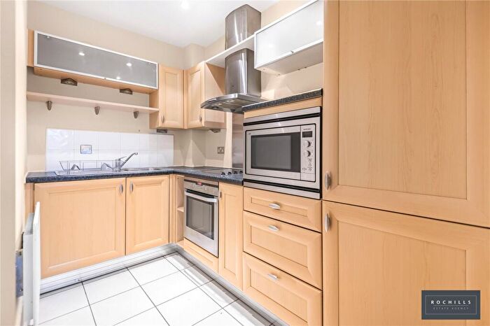 1 Bedroom Apartment For Sale In Strata Court, Bridge Street, Walton-on-Thames, Surrey, KT12