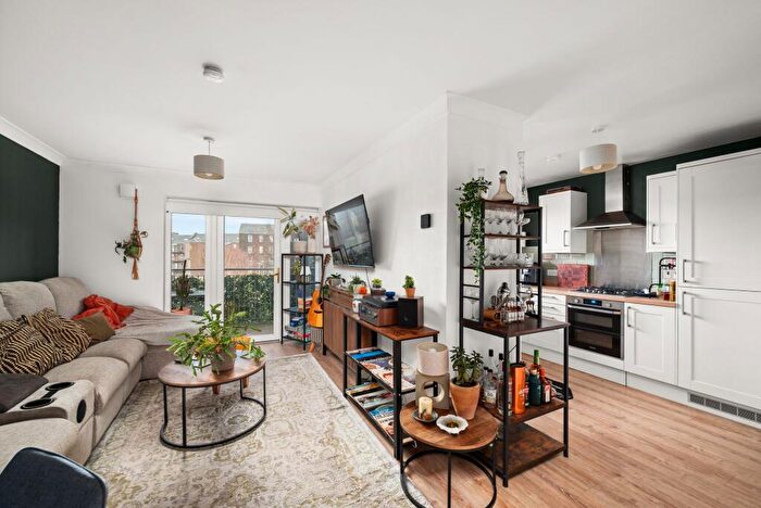 3 Bedroom Flat For Sale In Eden Bank, Dundee, DD4