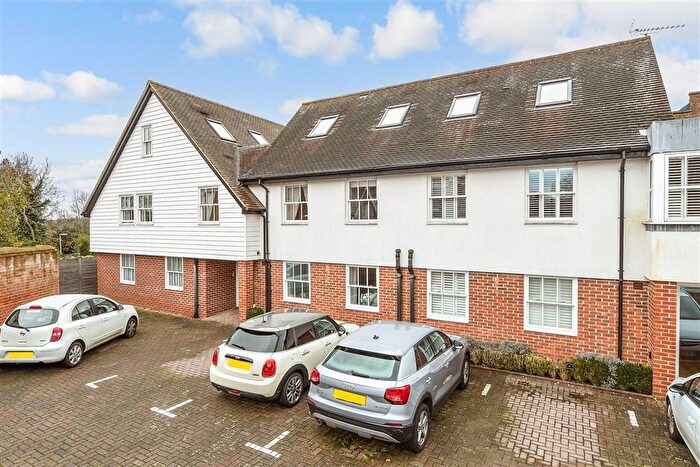1 Bedroom Flat For Sale In Church Street, Leatherhead, Surrey, KT22