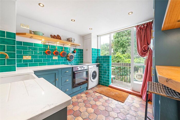 3 Bedroom Flat For Sale In Forest Hill Road, East Dulwich, London, SE22