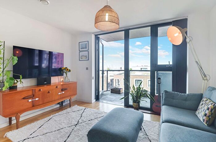 2 Bedroom Flat For Sale In Parkside Avenue, London, SE10