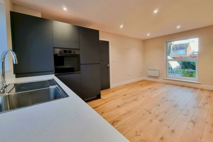 2 Bedroom Apartment For Sale In Waterlooville, Hampshire, PO7
