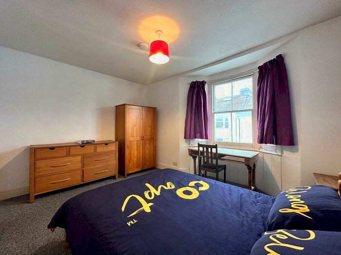 3 Bedroom Terraced House To Rent In Edinburgh Road, Brighton, BN2