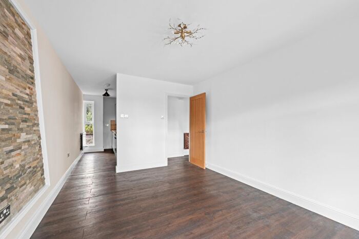 1 Bedroom Flat To Rent In Stourhead Gardens, London, SW20