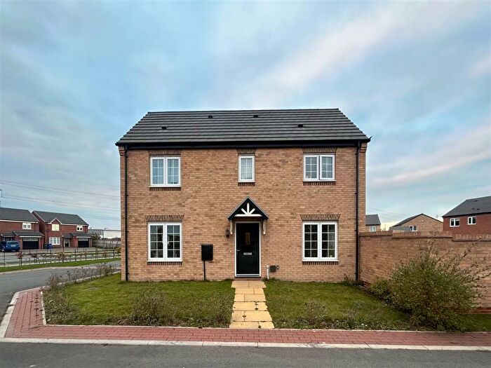 3 Bedroom Detached House To Rent In Hewer Close, New Rossington, Doncaster, DN11