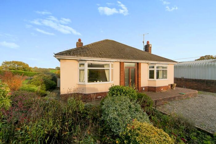 3 Bedroom Bungalow For Sale In Wrexham Road, Yr Hob, Wrecsam, Wrexham Road, LL12
