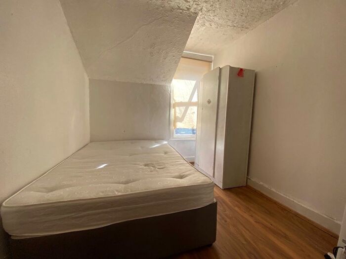 2 Bedroom Flat To Rent In Plumstead, London, London, SE18