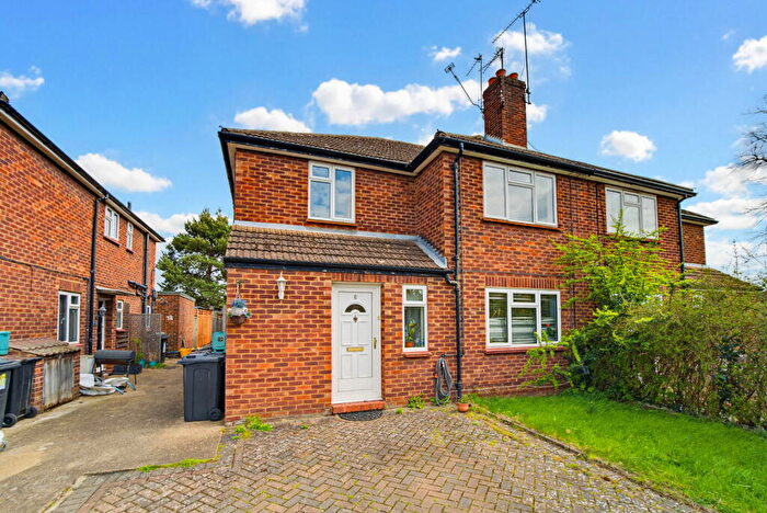 2 Bedroom Maisonette For Sale In Royston Road, Byfleet, KT14