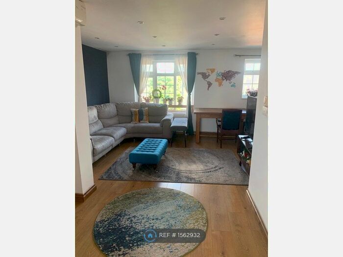 1 Bedroom Flat To Rent In Sopwith Avenue, Chessington, KT9