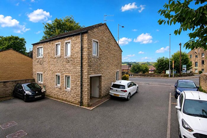 2 Bedroom Flat For Sale In Greenfield Court, Eastburn, BD20
