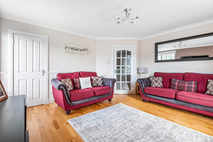 4 Bedroom End Of Terrace House For Sale In Heron Rise, Dundee, DD4