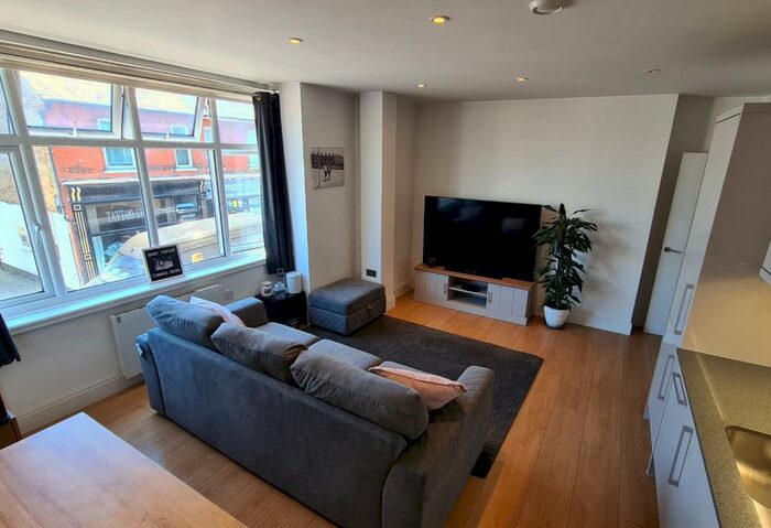1 Bedroom Flat To Rent In High Street, Addlestone, Surrey, KT15