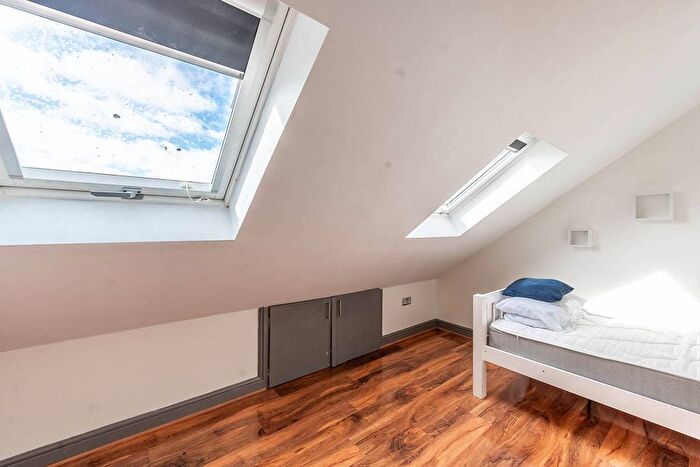 3 Bedroom Flat To Rent In Flat, Harrow View, Harrow, HA1