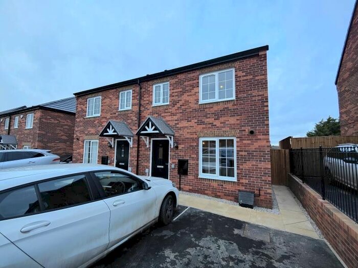 3 Bedroom Semi-Detached House To Rent In Plover Crescent, Wakefield, West Yorkshire, WF1