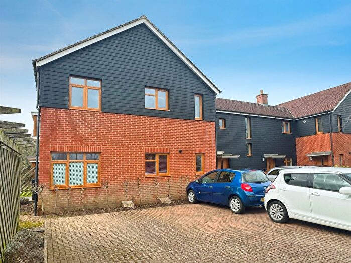 2 Bedroom Maisonette For Sale In Whitmore Way, Horley, RH6