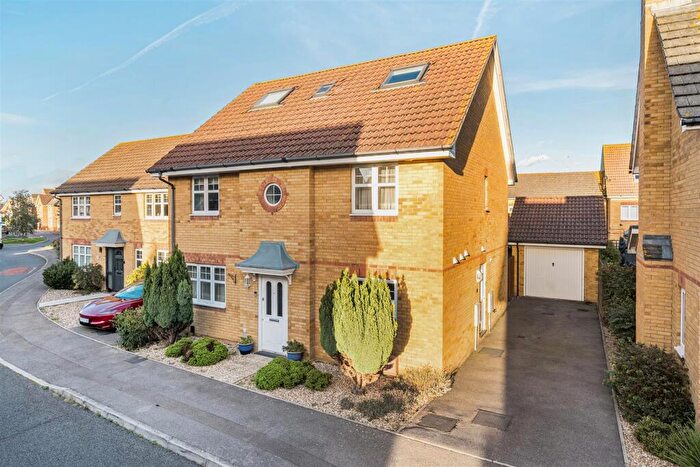 6 Bedroom Detached House For Sale In Magister Drive, Lee-On-The-Solent, PO13