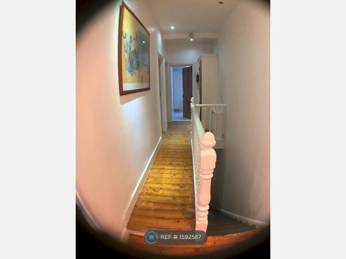 2 Bedroom Flat To Rent In Newton Avenue, London, W3