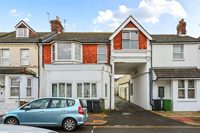 3 Bedroom Flat For Sale In Windsor Road, Bexhill-On-Sea, TN39
