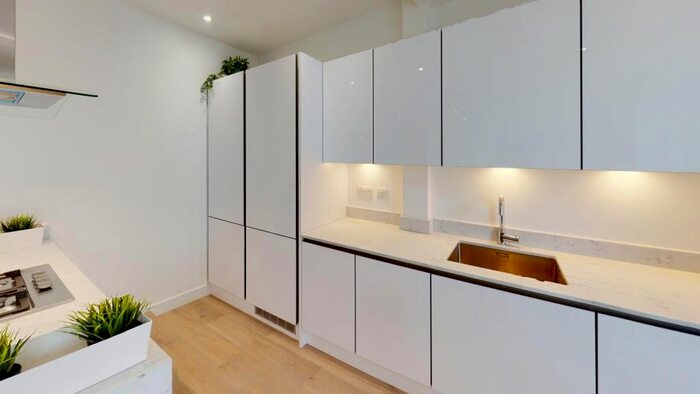 2 Bedroom Flat To Rent In High Road, Uxbridge, Ickenham, UB10