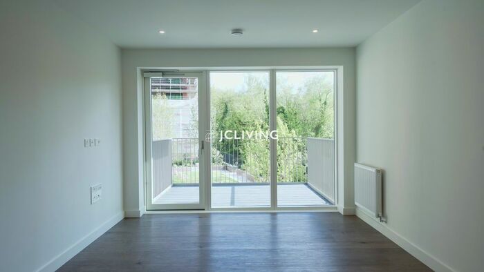 2 Bedroom Flat To Rent In Alington House, London, N8