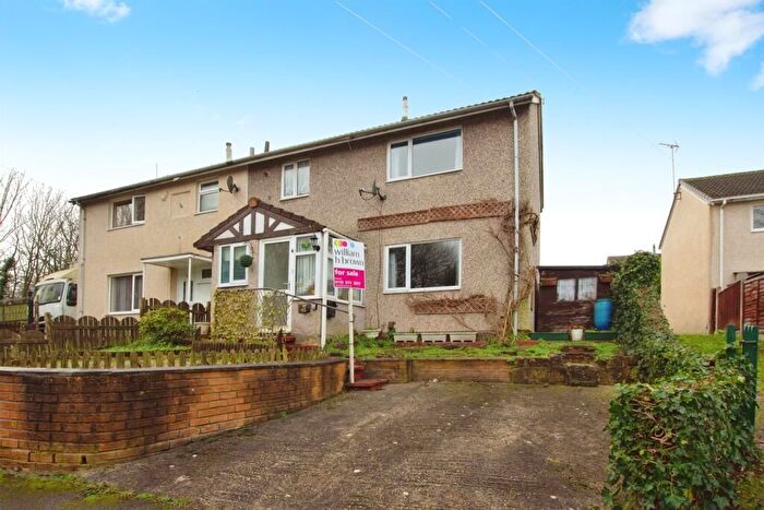 4 Bedroom End Terrace House For Sale In Courtleet Way, Nottingham, NG6