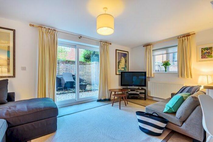 1 Bedroom Flat To Rent In High Street, Lymington, SO41