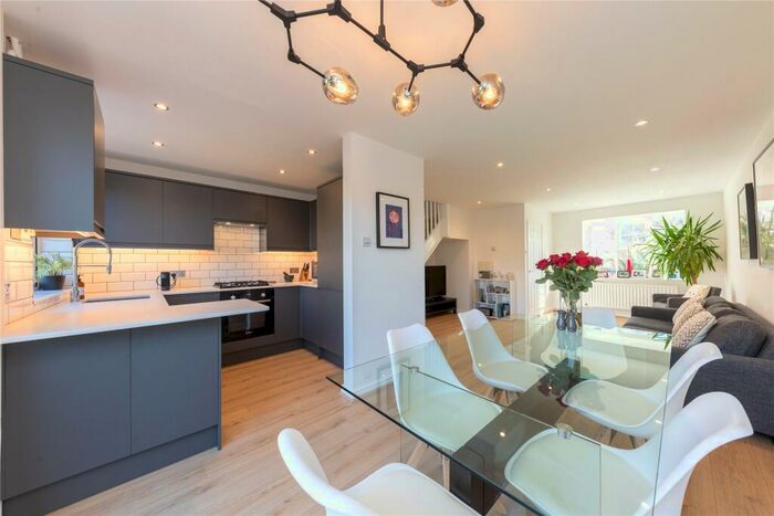 3 Bedroom Link Detached House To Rent In Martel Close, Camberley, Surrey, GU15