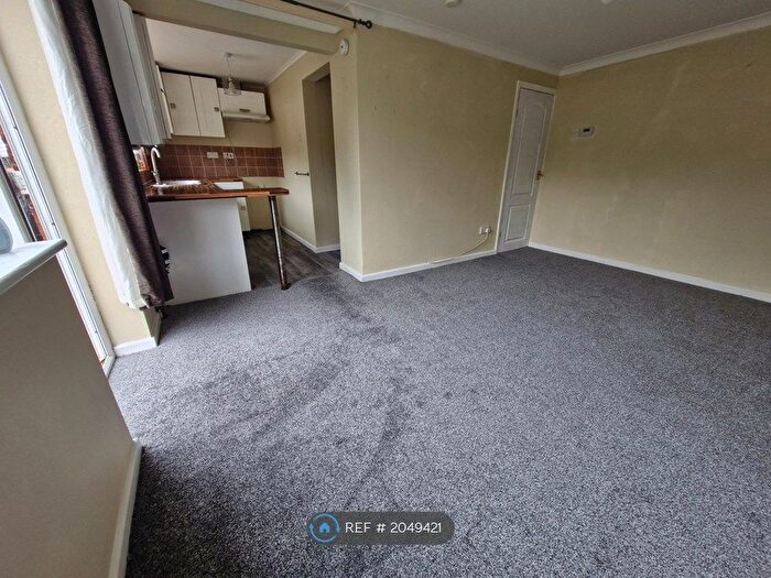 2 Bedroom Maisonette To Rent In Dark Lane, Bedworth, CV12