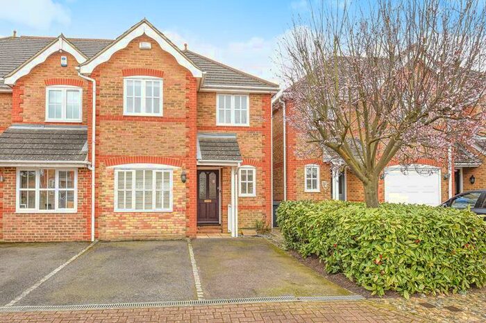 3 Bedroom Semi-Detached House To Rent In Guards Court, SL5