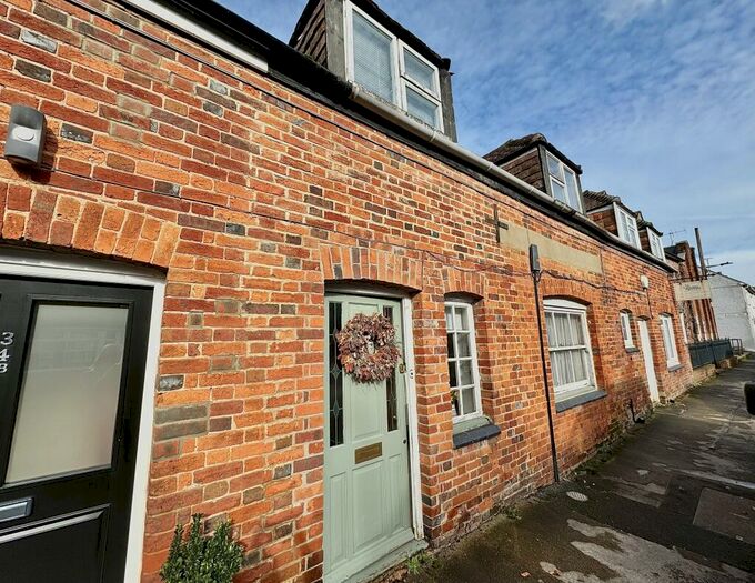 3 Bedroom Cottage For Sale In High Street, Ramsbury, Wiltshire, SN8