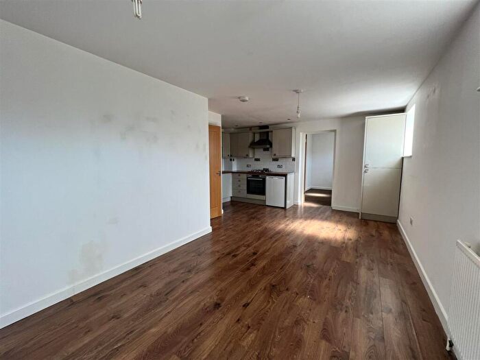 2 Bedroom Apartment To Rent In South Avenue, Southend-On-Sea, SS2