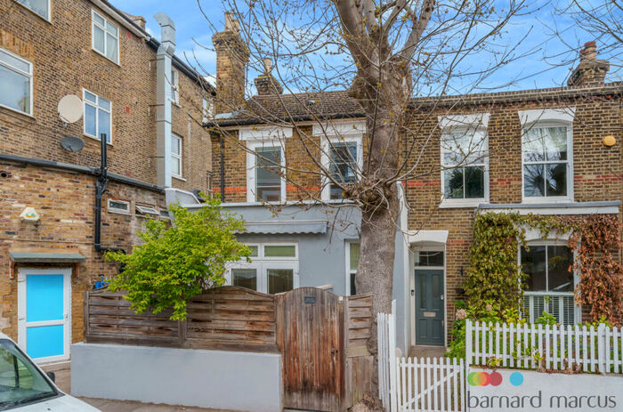 2 Bedroom House To Rent In Falcon Grove, London, SW11