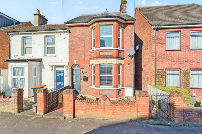 3 Bedroom Semi Detached House For Sale In Great Northern Road, Dunstable, LU5