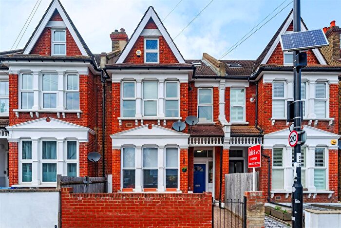 1 Bedroom Flat For Sale In Holmesdale Road, London, SE25