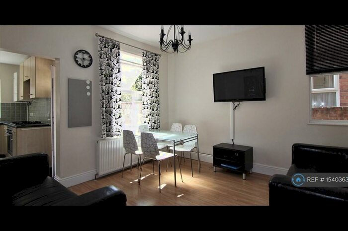 5 Bedroom Semi-Detached House To Rent In Trinity Avenue, Nottingham, NG7