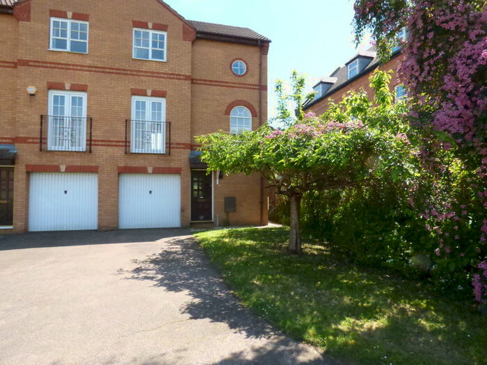 3 Bedroom Town House To Rent In Brunswick Place, Banbury, OX16