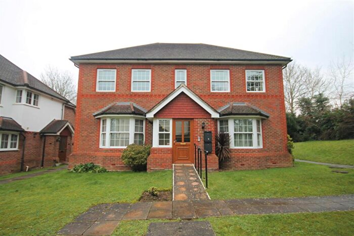 1 Bedroom Apartment To Rent In Woodville Court, Woodvill Road, KT22