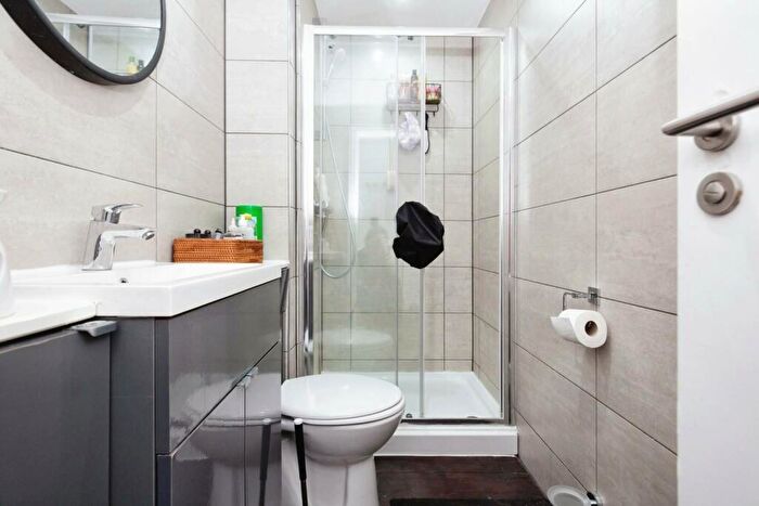 1 Bedroom Apartment For Sale In Chester Road, Old Trafford, Manchester, M16