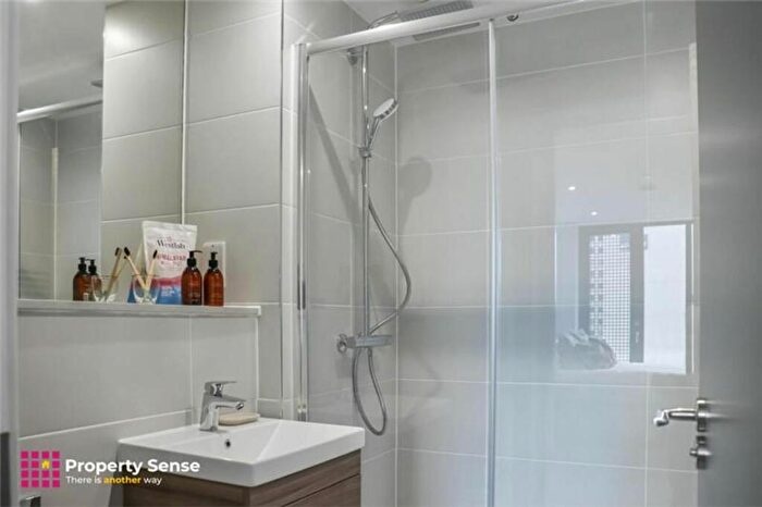 2 Bedroom Apartment To Rent In Daw Bank, Stockport, SK3