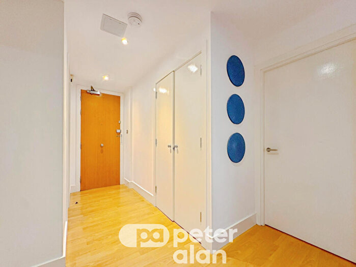 2 Bedroom Apartment To Rent In The Aspect, Queen Street, Cardiff, CF10