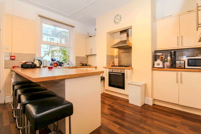 5 Bedroom Terraced House To Rent In St Annes Avenue, Burley, LS4