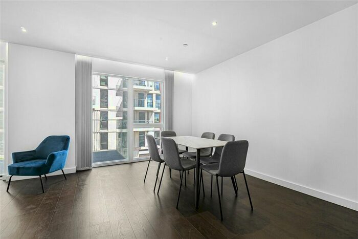 3 Bedroom Apartment To Rent In Lanchester Way, London, SW11