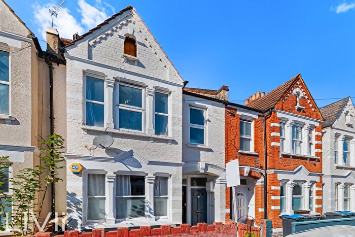 3 Bedroom Maisonette For Sale In Tynemouth Road, Mitcham, Surrey, CR4