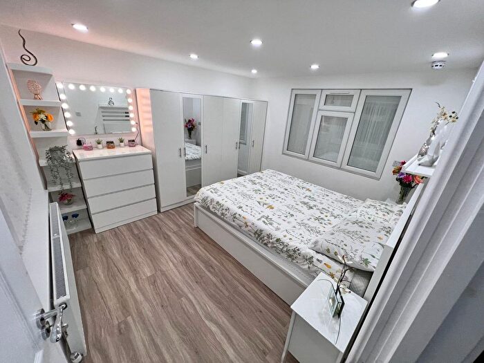 2 Bedroom Property To Rent In Wellington Road South, Hounslow, TW4