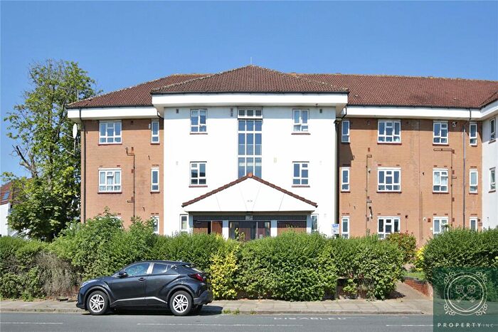 3 Bedroom Apartment To Rent In Montrose Crescent, Finchley, London, N12