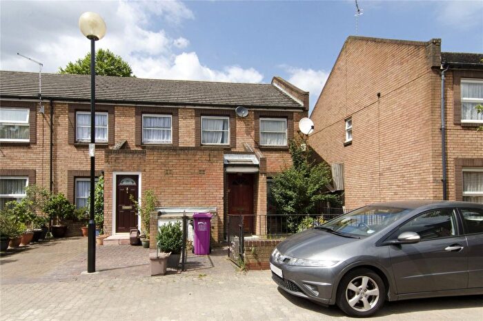 3 Bedroom Semi Detached House To Rent In Rectory Square, Stepney, London, E1