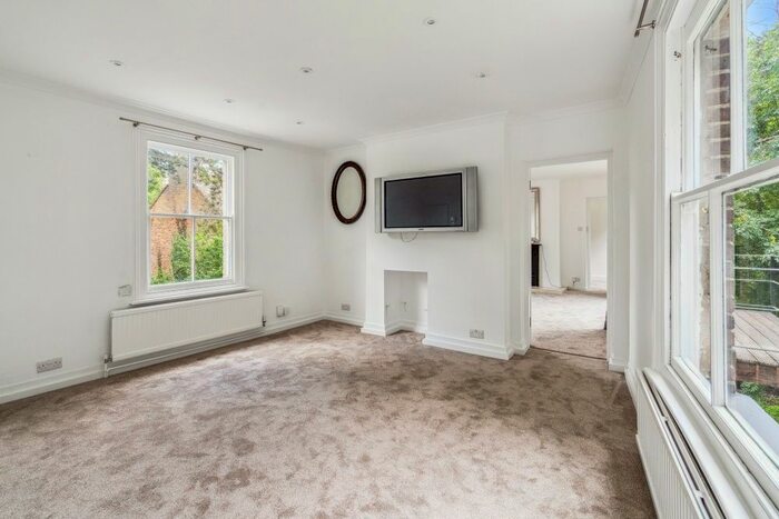 3 Bedroom Maisonette To Rent In Station Road, Amersham, HP7