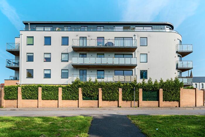 2 Bedroom Flat For Sale In Camberley, Surrey, GU15