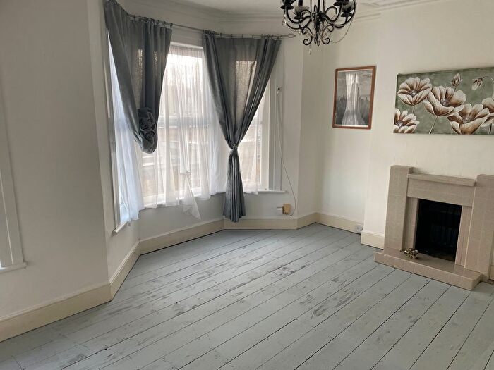 Studio To Rent In Hamlet Road, Southend-On-Sea, SS1