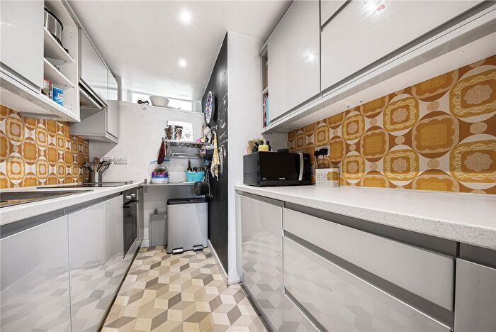 2 Bedroom Maisonette For Sale In Hayesford Park Drive, Bromley, BR2